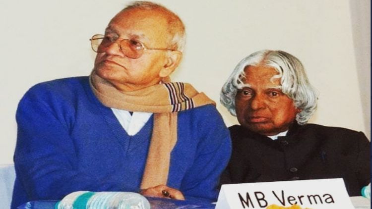 मिथिला के सपूत मानस बिहारी वर्मा डॉ कलाम के साथ (फोटोः ट्विटर)