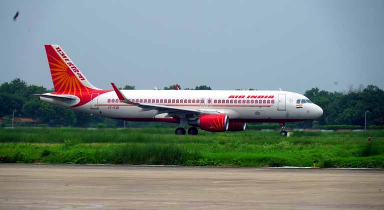  एयर इंडिया के पायलटों ने दी काम रोकने की चेतावनी