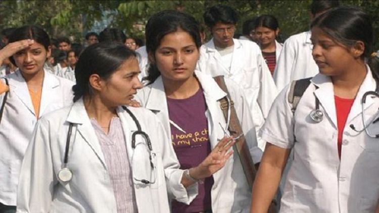 बांग्लादेश के मेडिकल काॅलेजों  में पढ़ने वाले कश्मीर छात्रों के भविष्य पर लटकी तलवार, जयशंकर से लगाई गुहार