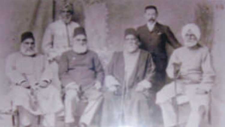 सर सैयद अहमद के साथ अल्ताफ हुसैन हाली