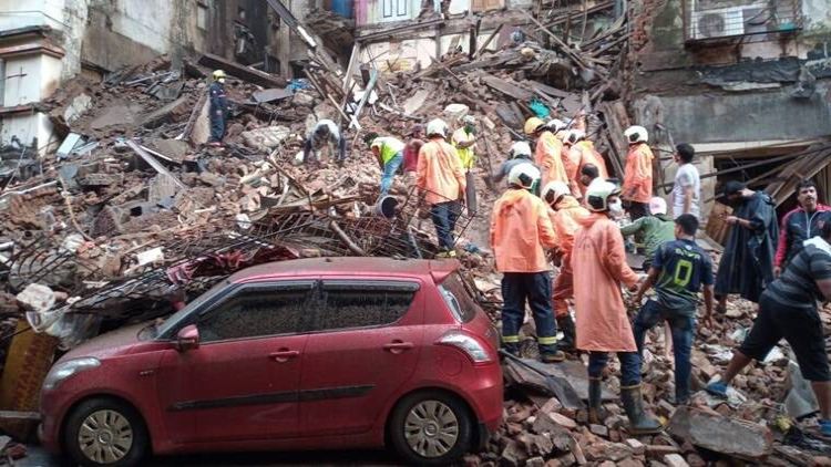 मुंबईः भारी बारिश और हाईटाइड को लेकर ऑरेंज अलर्ट, इमारत गिरने से 11 की मौत
