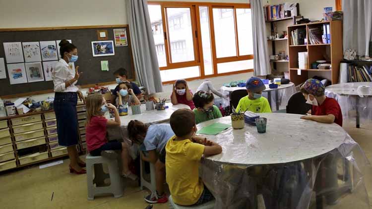इजराइल के स्कूलों में फैला कोरोना, 45 छात्र संक्रमित मिले