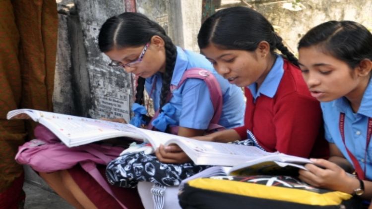 असम, त्रिपुरा, कर्नाटक ने सुप्रीम कोर्ट को दी 12वीं की परीक्षा रद्द करने की सूचना