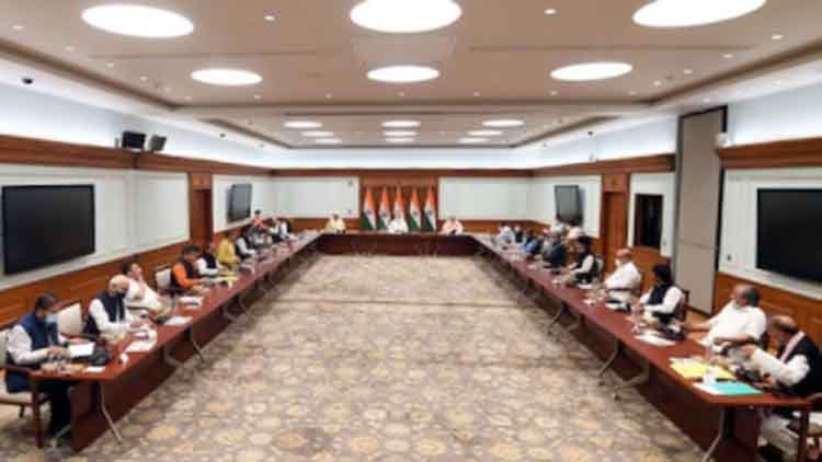 प्रधानमंत्री नरेंद्र मोदी के साथ जम्मू-कश्मीर के नेताओं की बैठक