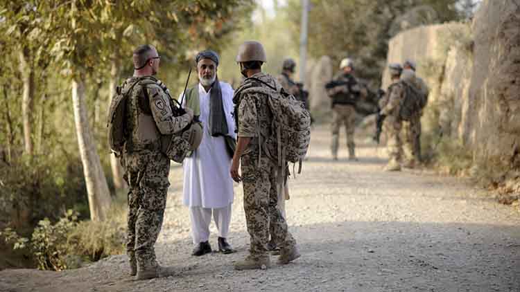 अफगान दुभाषियों को सुरक्षित ठिकानों पर भेजेगा अमेरिका