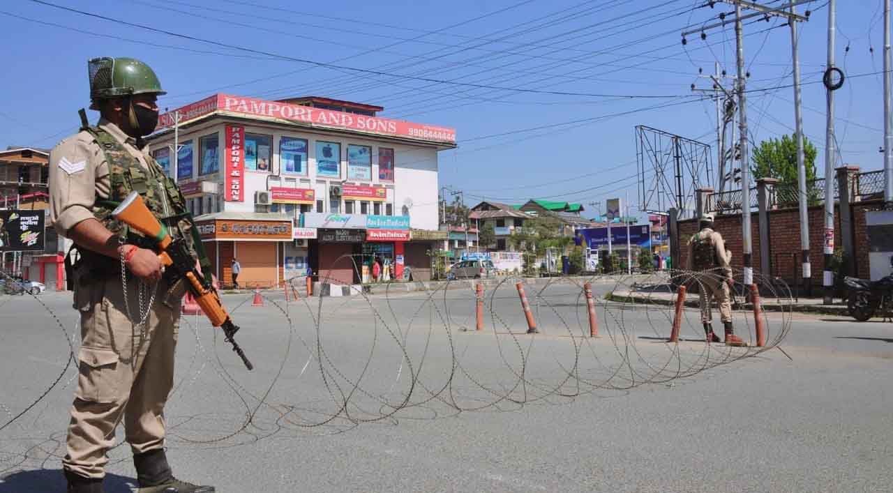 जम्मू-कश्मीर में 13 जिलों से हटा वीकेंड कर्फ्यू