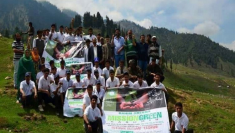 https://www.hindi.awazthevoice.in/upload/news/162654370878_In_Kashmir's_hills_with_college_students_on_a_plantation_drive_4.jpg