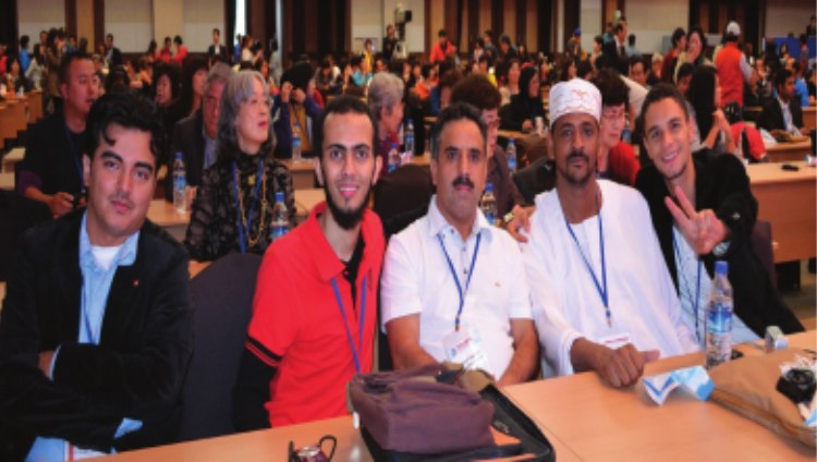 https://www.hindi.awazthevoice.in/upload/news/162654373278_Abdul_Hameed_Bhat_attending_an_international_conference_on_environment_5.jpg