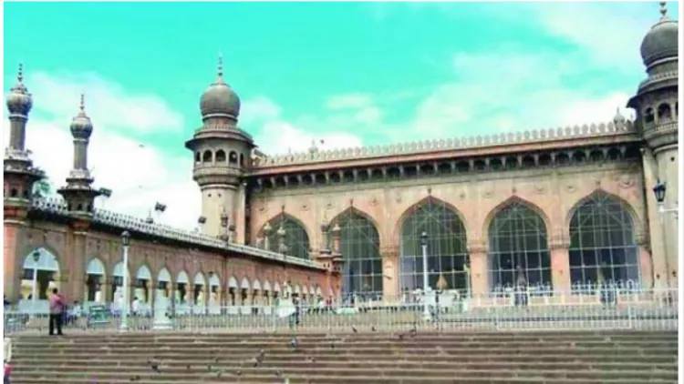 एक साल बाद मक्का मस्जिद के इमाम की सैलरी जारी