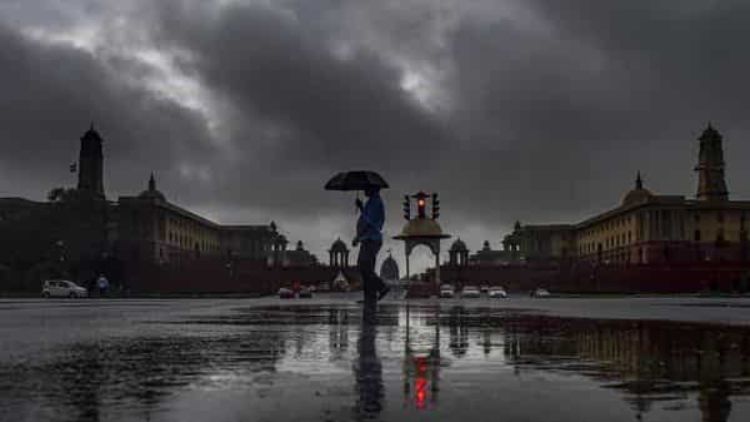 दिल्ली-एनसीआर के कुछ हिस्सों में सुबह से झमाझम बारिश