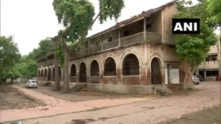 अहमदाबाद में 150 साल पुराने हेरिटेज बिल्डिंग का एक दृश्य 
