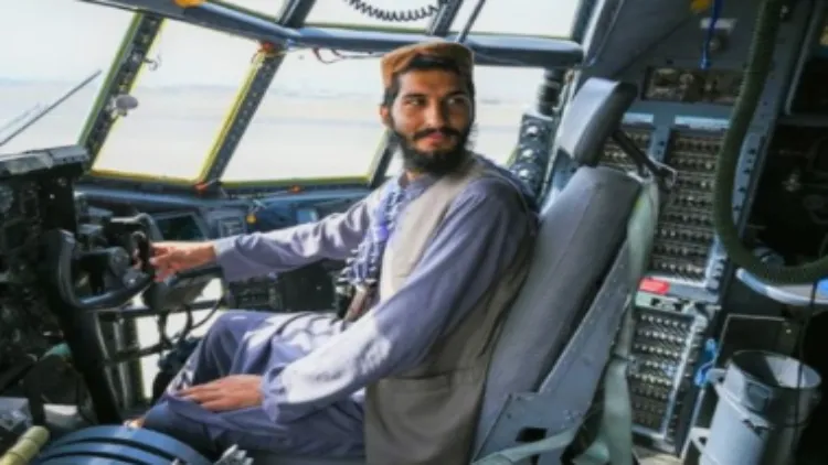 तालिबानियों को झटका दे गई अमेरिकी फौज, काबुल छोड़ने से पहले 73 युद्धक विमान डिफ्यूज किया