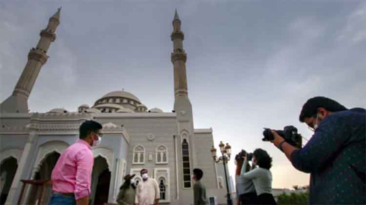 https://www.hindi.awazthevoice.in/upload/news/163093279912_Why_these_Christian_students_visit_Sharjah_mosques_2.jpg