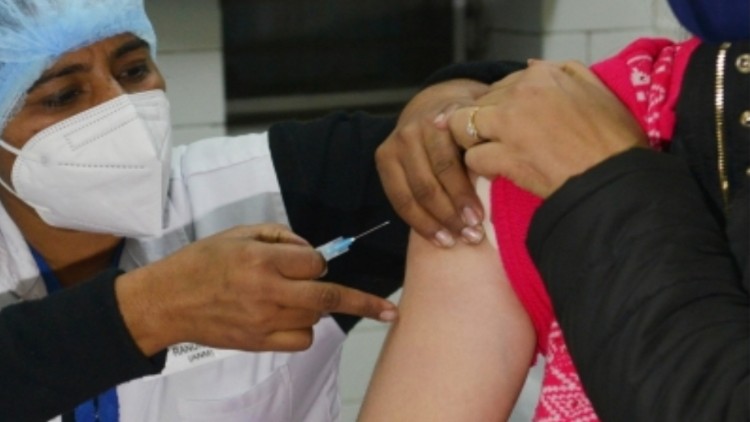 पंजाब : वैक्सीन नहीं लेने वाले कर्मचारियों को छुट्टी पर भेजा जाएगा