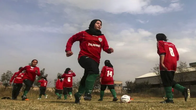 अफगान महिला फुटबॉलर्स और उनके परिवार वाले क्यों भाग कर पहुंच गए पाकिस्तान ? 