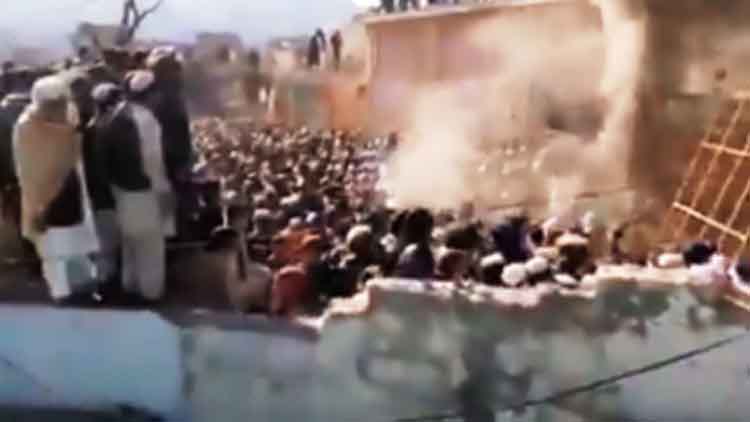 पाकिस्तानः मौलवी के कहने पर मंदिर की जमीन पर किया अतिक्रमण