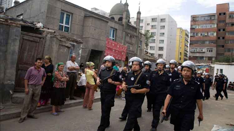 चीन अब हिरासत में लिए गए उइगरों मुस्लिमों की संपत्ति नीलामी कर रहाः रिपोर्ट 