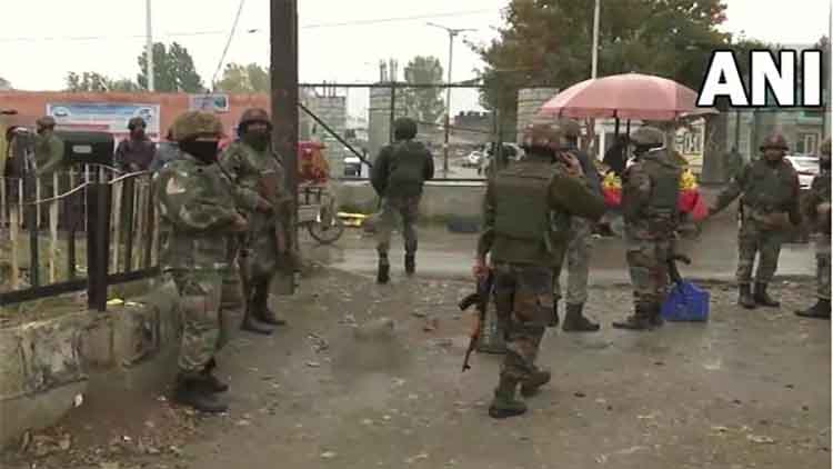 श्रीनगरः आतंकियों ने अस्पताल में सुरक्षा बलों पर की फायरिंग