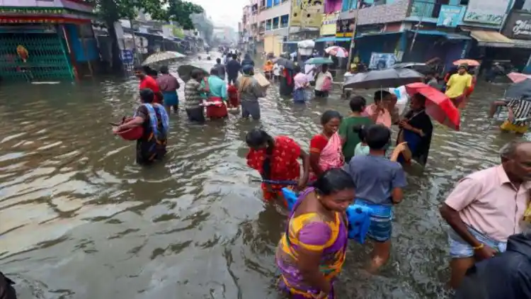 चेन्नई में भारी बारिश की मार