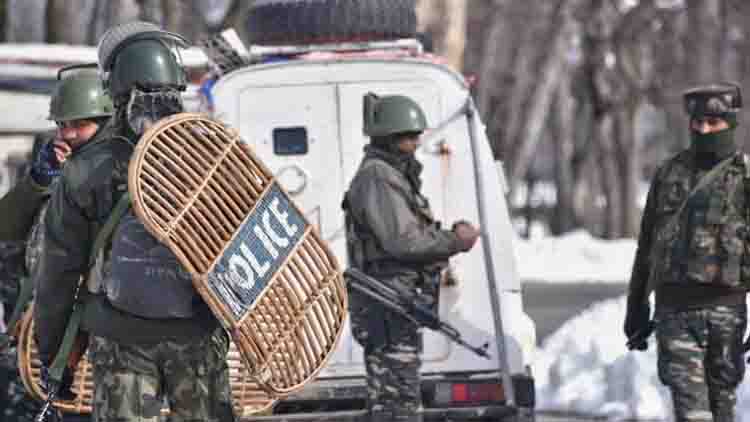 श्रीनगरः ग्रेनेड हमले में एक नागरिक और पुलिसकर्मी घायल