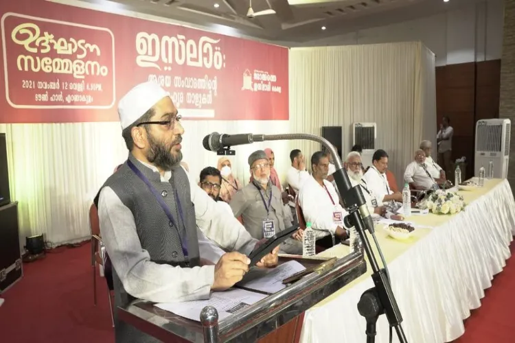  जमात.ए.इस्लामी हिंद के अध्यक्ष सादातुल्लाह हुसैनी संगोष्ठी को संबोधित करते हुए