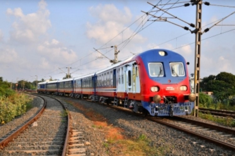 नेपाल विदेशियों को रेल से भारत नहीं जाने देगा