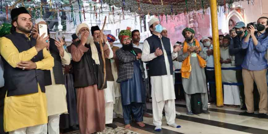 https://www.hindi.awazthevoice.in/upload/news/163760425202_718th_Urs_of_Hazrat_Nizamuddin_Auliya_started_with_gaiety_10.jpg