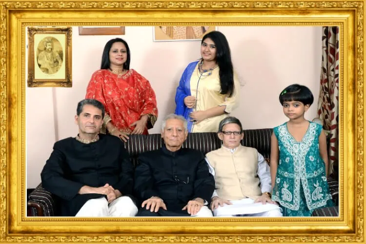 शहंशाह मिर्जा अपने परिवार के साथ