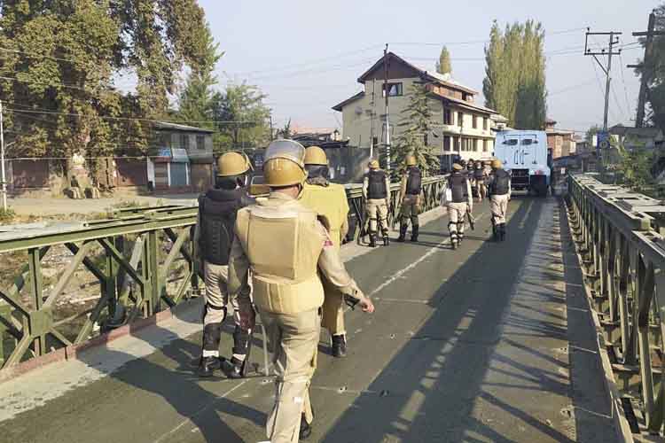 जम्मू-कश्मीर: आतंकी मॉड्यूल का भंडाफोड़, टीआरएफ के 3 सहयोगी गिरफ्तार