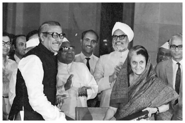 इंदिरा गांधी के साथ शेख मुजीब (फोटोः सोशल मीडिया)