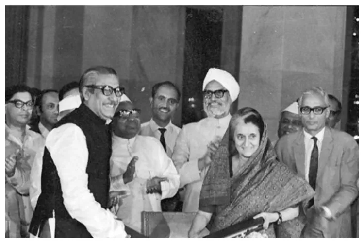 शेख मुजीब के साथ इंदिरा गांधी