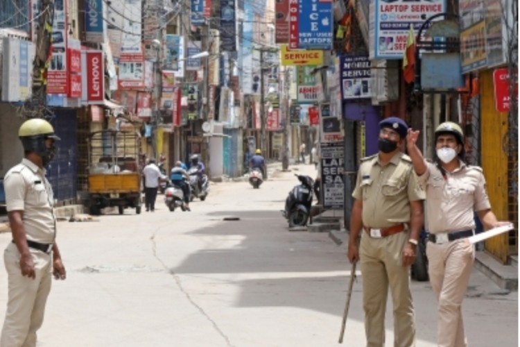 कर्नाटक : शिवाजी की प्रतिमा भंजन पर तीव्र विरोध, पुलिस पर पथराव, हिंसा, तनाव