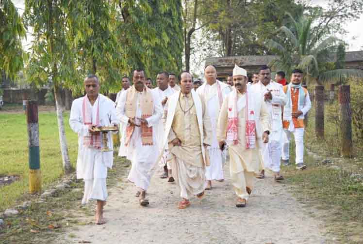 https://www.hindi.awazthevoice.in/upload/news/164017761804_Assam_Police_Commandant_Mosleh_Uddin_Ahmed_built_Namghar_for_Neo-Vaishnavites_5.jpg