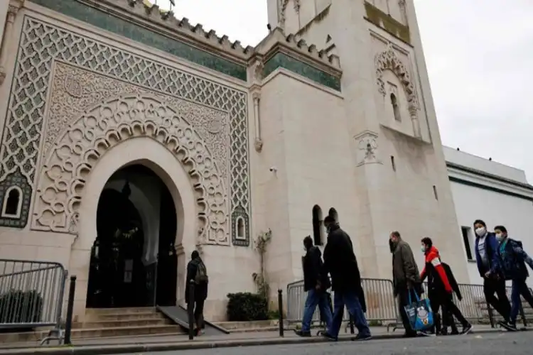 फ्रांसः ईसाई और यहूदी समलैंगिकों के खिलाफ की तकरीर, मस्जिद बंद करने का आदेश