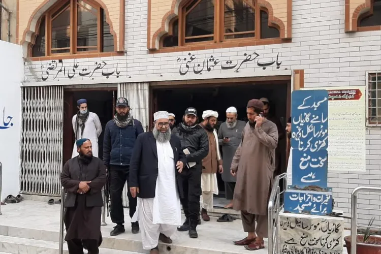 पाकिस्तानः मस्जिद गिराने के आदेश पर कानून और धार्मिक नेतृत्व में झड़प शुरू