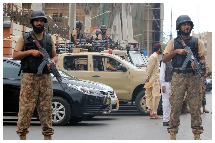 पाकिस्तान में आतंकी हैं बेलगाम