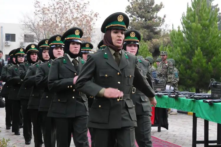 पूर्व अफगान महिला सैनिक भूमिगत रहने को मजबूर