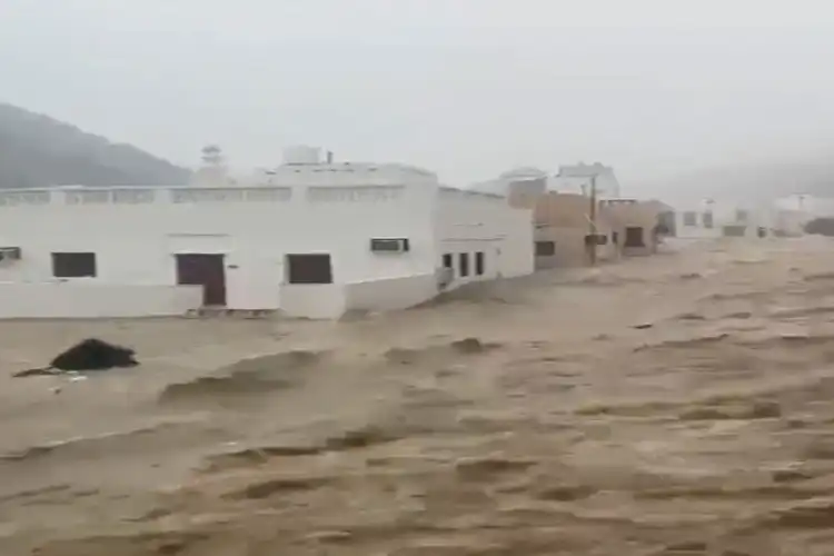 ओमान आई बाढ़, भारी बारिश, बचाव और राहत कार्य जारी