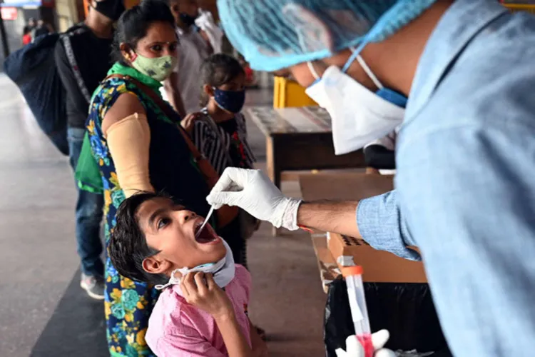 भारत: पिछले 24 घंटों में 2.5 लाख से अधिक नए कोविड मामले, 385 मौत
