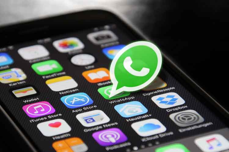 केंद्र ने गोपनीय मुद्दों के लिए अब स्मार्टफोन, व्हाट्सएप, इंस्टाग्राम पर लगाई रोक