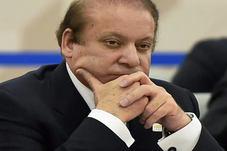 पाकिस्तानः पूर्व प्रधानमंत्री नवाज शरीफ भगोड़ा घोषित 