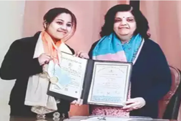 दिहाड़ी मजदूर की बेटी गजाला खातून ने संस्कृत भाषा में जीते 5 पदक 