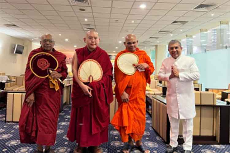 बौद्ध धर्म को नष्ट कर रहा चीन, तिब्बतियों की पहचानर: लिंग रिनपोछे