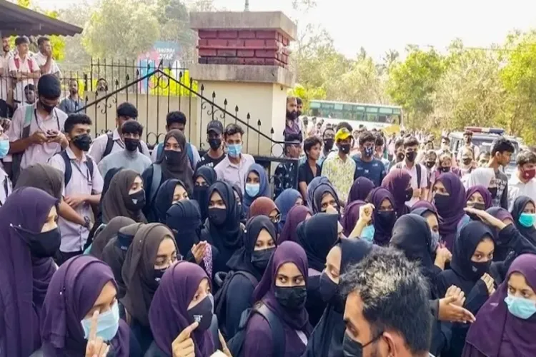 हिजाब विवादः उडुपी के स्कूलों में 19 फरवरी तक धारा 144 लागू