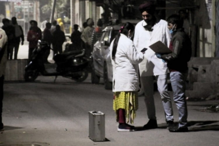 दिल्ली में में मिला आईईडी बम, दहशत, एनएसजी ने डिफ्यूज किया 
