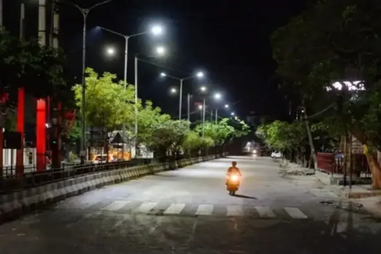 गुजरात में अहमदाबाद और वडोदरा को छोड़कर रात का कर्फ्यू हटा