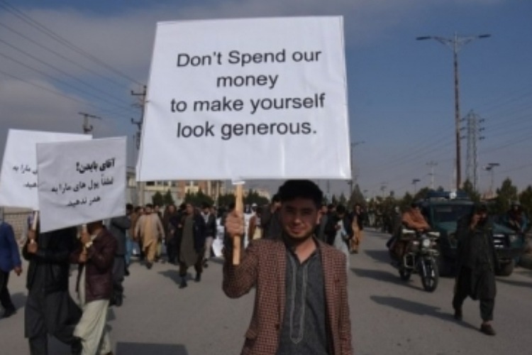 अफगान फंड्स विभाजित करने की अफगानी उद्योगपतियों ने की निंदा
