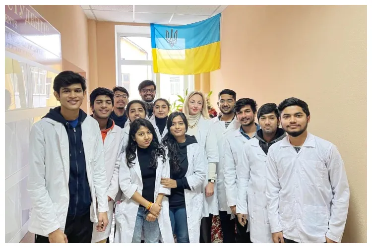 यूक्रेन में फंसे हैं हजारों भारतीय छात्र
