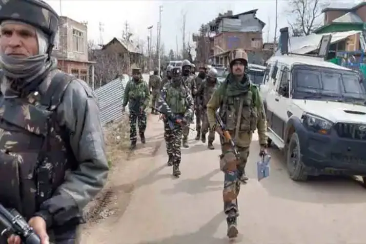 जम्मू-कश्मीर के शोपियां में मुठभेड़, 2 आतंकवादी मारे गए 