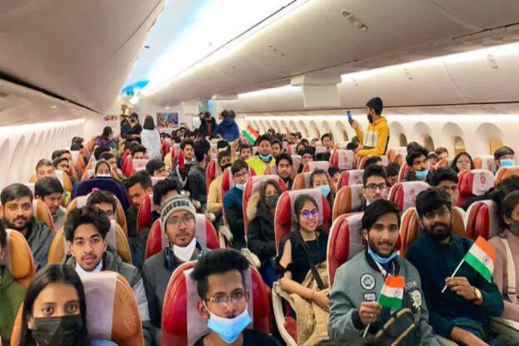 बुखारेस्ट से दूसरी फ्लाइट 250 यात्रियों को लेकर सुबह दिल्ली एयरपोर्ट पहुंची